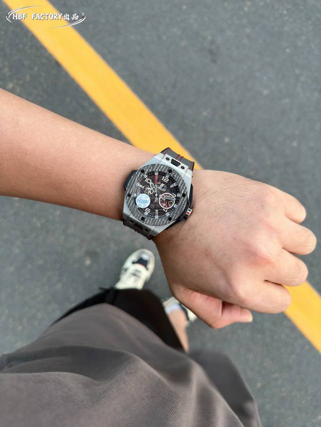 恒宝hublot 宇舶表年度最佳复刻作品 Blg Bang系列401.Oq.0123.Vr碳纤维表圈 复合材质表圈的层次结构 仅限独特魅力序列号 401.Nj.