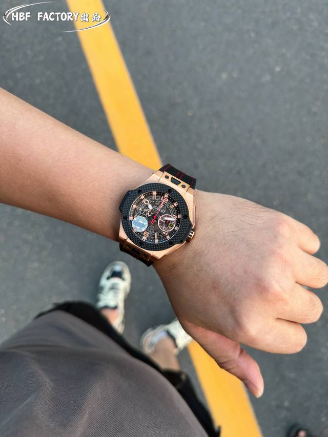 恒宝hublot 宇舶表年度最佳复刻作品 Blg Bang系列401.Oq.0123.Vr碳纤维表圈 复合材质表圈的层次结构 仅限独特魅力序列号 401.Nj.