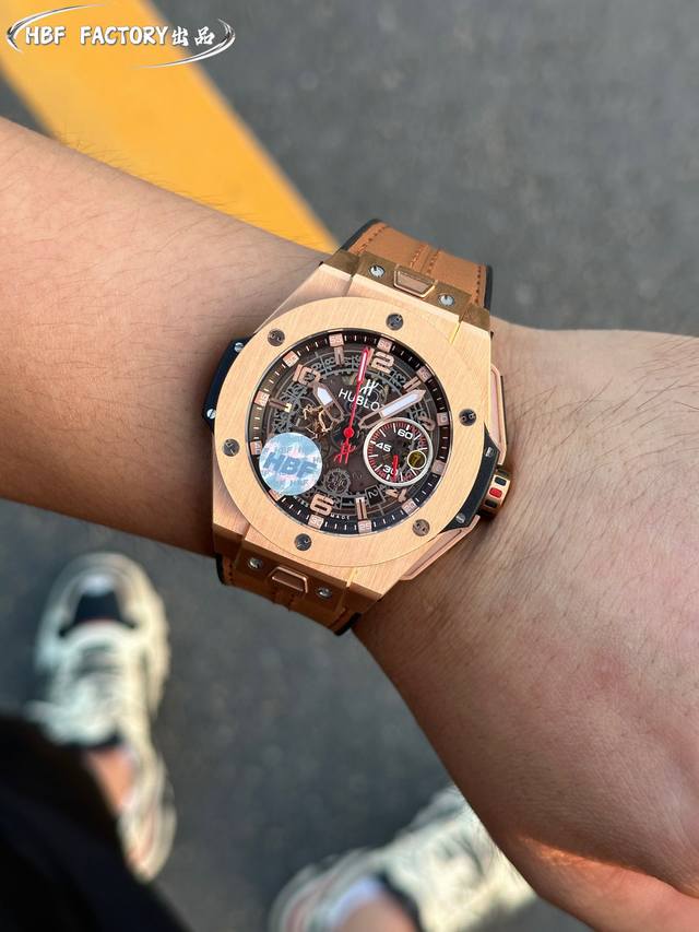 恒宝hublot 宇舶表年度最佳复刻作品 Blg Bang系列401.Oq.0123.Vr碳纤维表圈 复合材质表圈的层次结构 仅限独特魅力序列号 401.Nj.