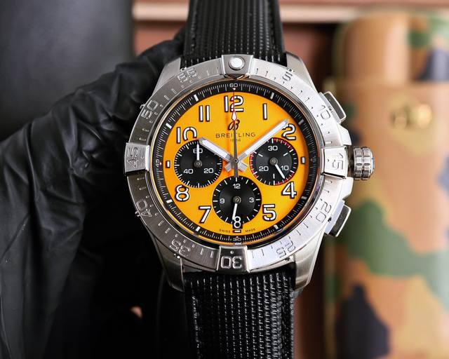 百年灵 Breitling 复仇者系列 日本多功能石英 43*13Mm 拱桥强化玻璃 意大利牛皮表带 原装扣 复仇者黑鸟侦察机 承载着改变历史的使命