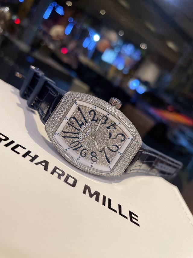 Franker Muller_法兰克穆勒 V32酒桶系列 奢华镶嵌钻石 满天星 经典数字面 游艇面搭配橡胶真皮带 镶钻扣子 进口机芯 真空电镀 亮度高，更耐带