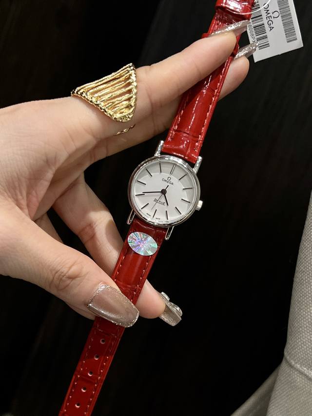 皮带白 枚 #中古欧米茄 Vintage西洋longines简约小金豆，简直太别致了！小尺寸26Mm低调又不失细节的美，表盘刻度也太纤细秀气了吧！复古独特，上手