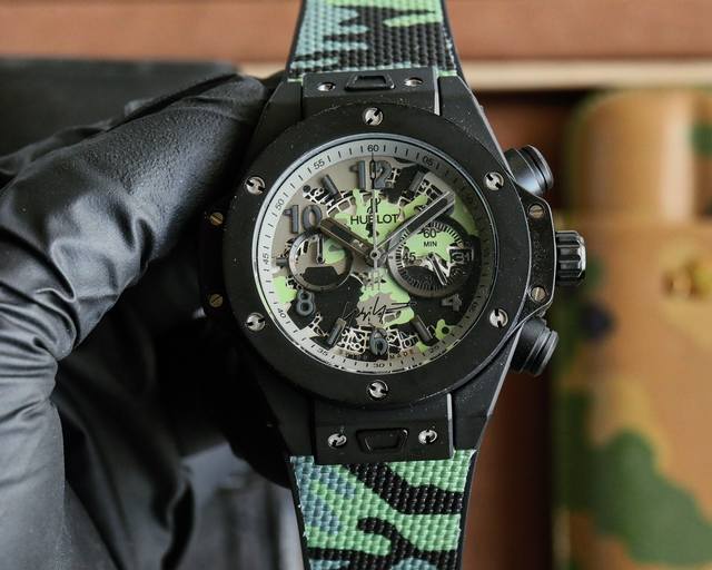 恒宝 Hublot 大爆炸系列 316精钢原装壳套 水晶防刮镜面 采用进口硅胶胶带佩戴舒适 原装精钢折叠表扣 进口0S机芯计时精准 运动跑秒计时功能 直径48M