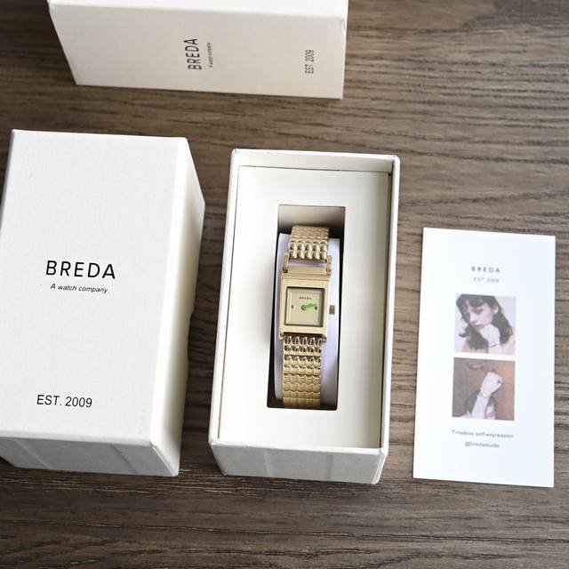 Breda最新搭配！小众手表品牌Breda Watch简约风格手表。凭借其优良品质以及实惠价格，Breda期望每只手表都能陪伴人们走过无数美好时刻，也希望用这种