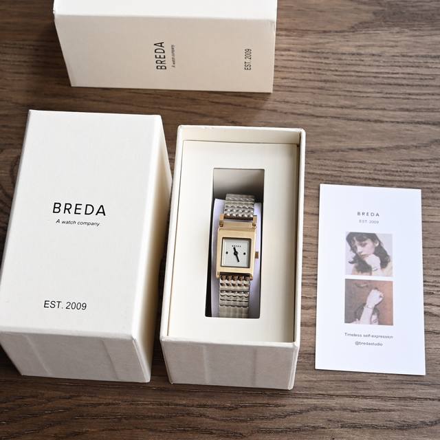 Breda最新搭配！小众手表品牌Breda Watch简约风格手表。凭借其优良品质以及实惠价格，Breda期望每只手表都能陪伴人们走过无数美好时刻，也希望用这种