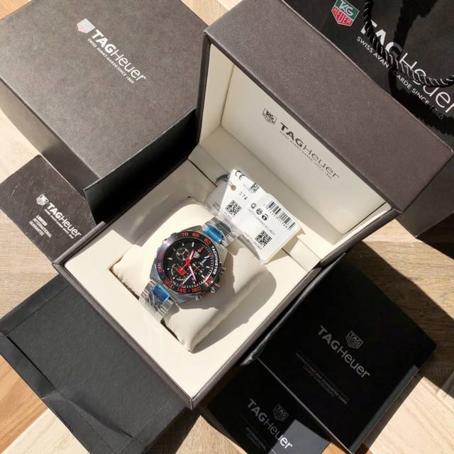 表带间陶瓷！新款高颜值已上线！Original Tagheuer 泰格豪雅F1系列阿斯顿马丁特别版！石英男士腕表 原单货！六针计时带日历！瑞士原装石英机芯！精钢