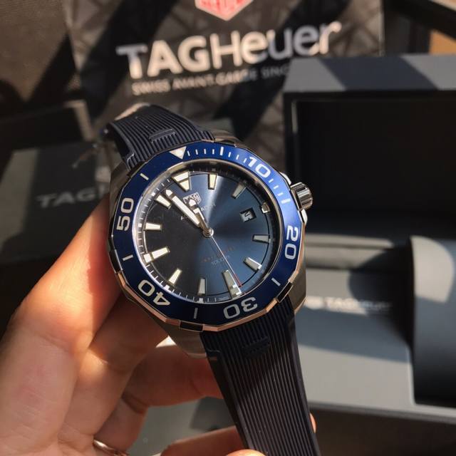 包装加50。新款到货！Original Tagheuer,泰格豪雅竞潜系列石英表！～41Mm表径，蓝宝石镜面，超强夜光指针，原装石英机芯，支持拆机验货，超高难度