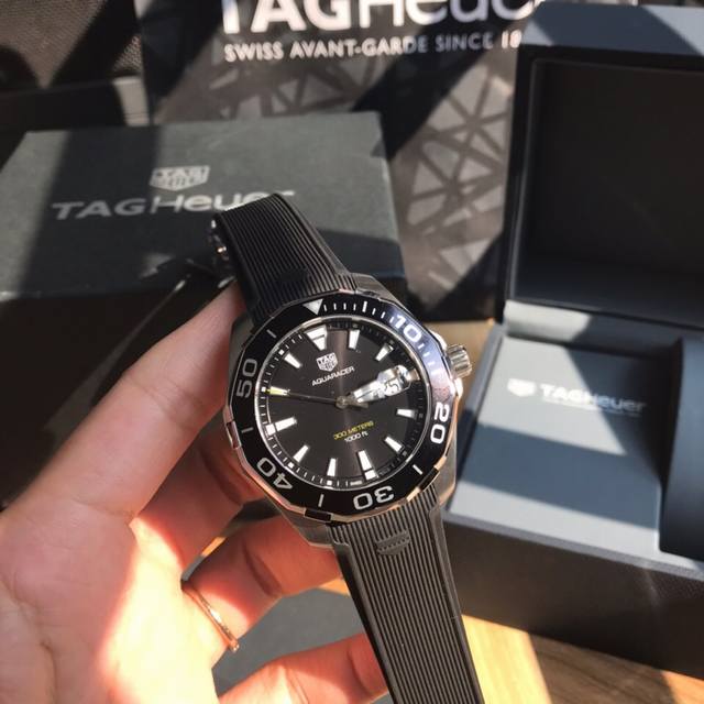 包装加50。新款到货！Original Tagheuer,泰格豪雅竞潜系列石英表！～41Mm表径，蓝宝石镜面，超强夜光指针，原装石英机芯，支持拆机验货，超高难度