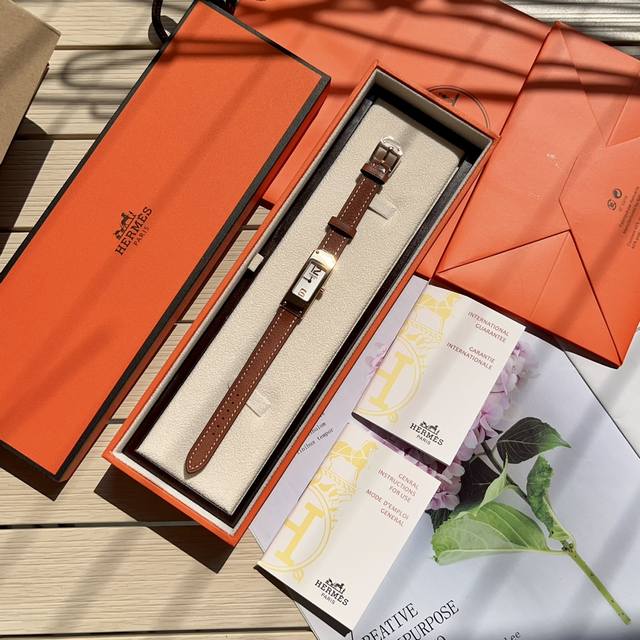 Hermes 爱马仕 中古款 Kelly2手表 多色皮带可选 这款手表是爱马仕2005年推出的款，作为中古款在香港日本等古着店又突然大火。国内的手表代工厂又接到