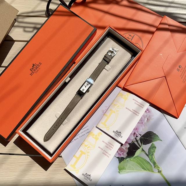 Hermes 爱马仕 中古款 Kelly2手表 多色皮带可选 这款手表是爱马仕2005年推出的款，作为中古款在香港日本等古着店又突然大火。国内的手表代工厂又接到