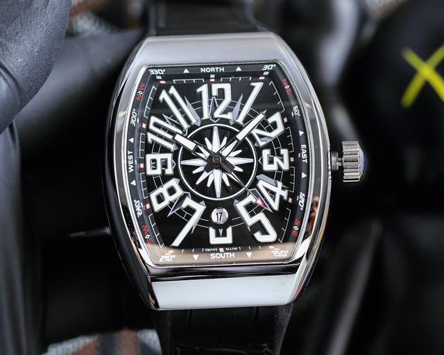 法兰克 穆勒 Franck Muller V45 Sc Dt系列54*42*15Mm 全自动机械机芯 蓝光镀膜玻璃 牛皮表带底部橡胶 折叠扣 糅合运动设计风格