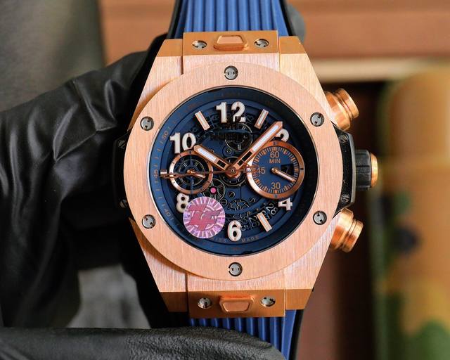 白壳 玫黑 宇舶 恒宝 Hublot 英勇无畏，拳拳出击，简称“Hub”“恒宝”，Bigbang大爆炸元素材料计时码表V2版表壳采用进口316精钢材料 设计感爆