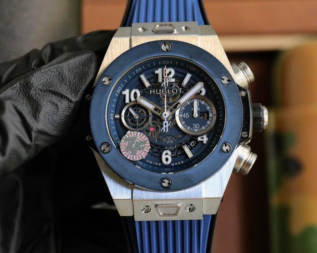 白壳 玫黑 宇舶 恒宝 Hublot 英勇无畏，拳拳出击，简称“Hub”“恒宝”，Bigbang大爆炸元素材料计时码表V2版表壳采用进口316精钢材料 设计感爆