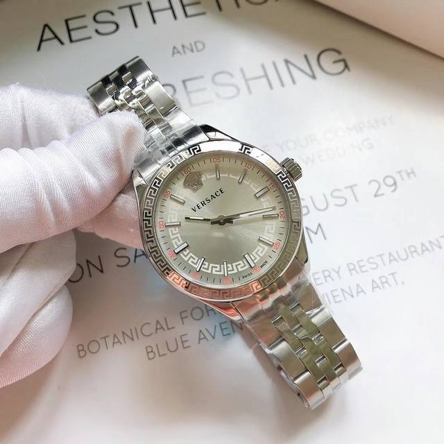 金+24新款 范思哲 Versace Hellenyium Lady系列，表径36Mm，盘面与表盘饰有希腊回纹，表盘与调时巴头雕刻立体新版美杜莎头像，超强夜光立