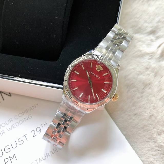 金+24新款 范思哲 Versace Hellenyium Lady系列，表径36Mm，盘面与表盘饰有希腊回纹，表盘与调时巴头雕刻立体新版美杜莎头像，超强夜光立