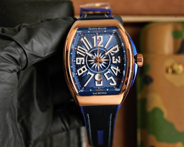 法兰克 穆勒 Franck Muller V45 Sc Dt系列54*42*15Mm 全自动机械机芯 蓝光镀膜玻璃 牛皮表带底部橡胶 折叠扣 糅合运动设计风格