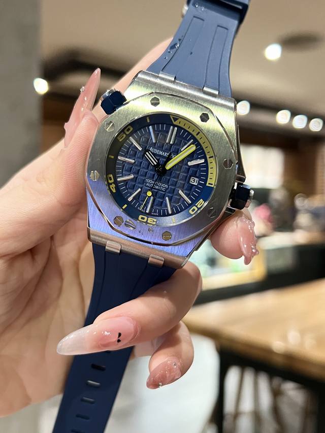 爱彼A Audemars Piguet 15710St.Oo.A002Ca.01皇家橡树离岸型 男士机械腕表，搭配全自动机械机芯 反炫光玻璃 采用磨砂表壳，搭配