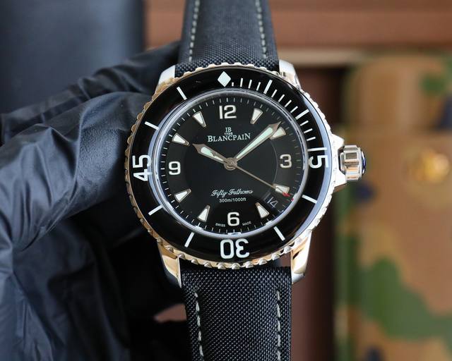 玫壳+30 宝珀 Blancpain 五十浔系列日本西铁城机械42*14Mm兰宝石玻璃尼龙帆布表带 原装针扣独具匠心的设计，诠释了时间的定义