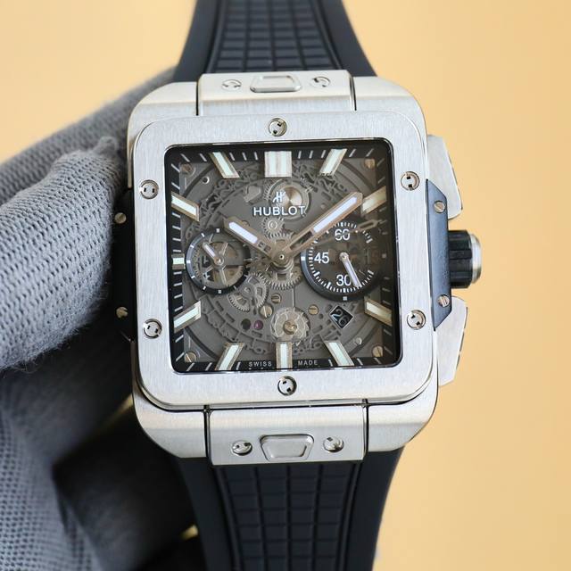 全新核心作品 Hublot 宇舶表荣耀发布全新Square Bang Unico腕表 恒宝方形大爆炸 精钢打造轻盈贴手舒适 不计成本采用蓝宝石玻璃 采用源自Bi