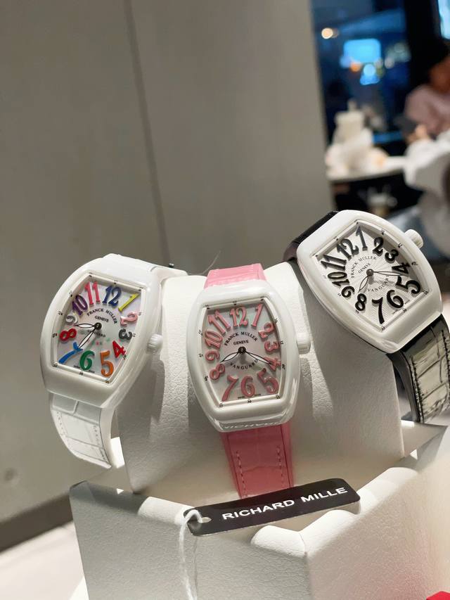 最新款Abf 法穆兰Franck Muller V32 进口陶瓷系列 1.表壳采用高温进口韩国 陶瓷坚固耐用 字面以深海贝壳表盘或镶贴浮雕 数字真丁 与原版保持