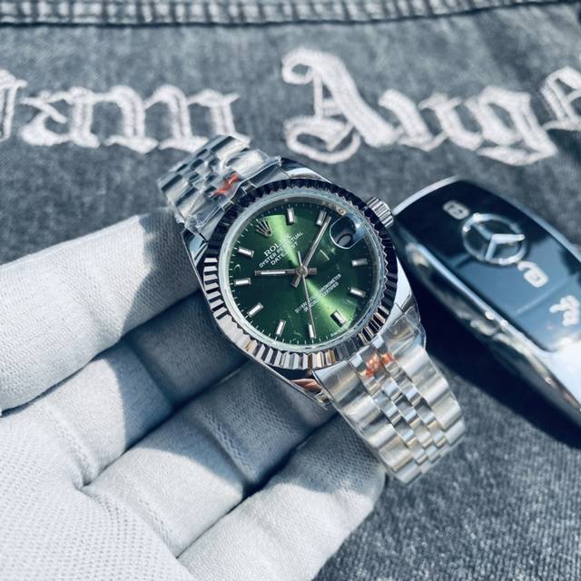 金+20钻+20 品牌：Rolex劳力士新款女款 系列：日志型 机芯：顶级进口全自动机械机芯 壳套: 采用316精钢壳套 镜面: 矿物质水晶防磨防刮镜面 尺寸：