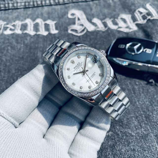 金+20钻+20 品牌：Rolex劳力士新款女款 系列：日志型 机芯：顶级进口全自动机械机芯 壳套: 采用316精钢壳套 镜面: 矿物质水晶防磨防刮镜面 尺寸：