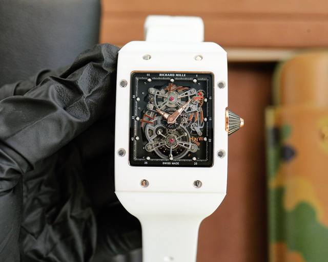 理查德米勒 Richard Mille 全新陶瓷工艺时尚更前卫镂空设计最新特别款 矿物质防刮镜面玻璃 配置316L精钢表壳 耐磨天然进口橡胶表带 全自动进口机械