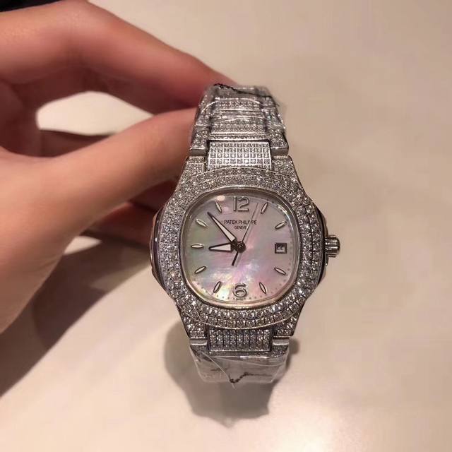 百达翡丽-Patek Phlllppe 鹦鹉螺Nautilus女款外径33Mm，西铁城石英机芯，自动折叠扣，采用原装进口316不锈钢材质，蓝宝石镜面，手工镶嵌施