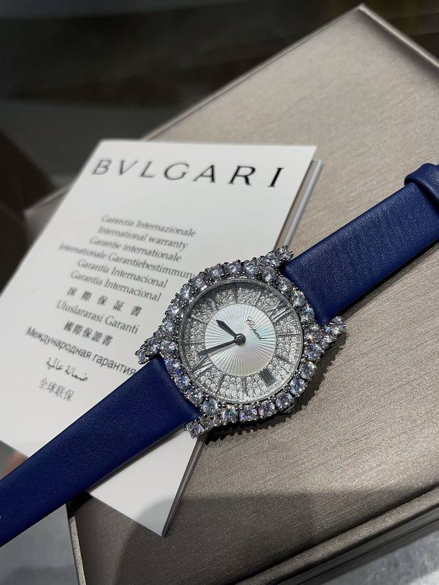 肖邦-Chopard 高级珠宝系列，L'heure Du Diamant系列钻石手表，珠宝镶嵌制作技艺 ，镀18K金镶钻 ，给人眼前一亮的惊喜 ，每一颗钻石都是