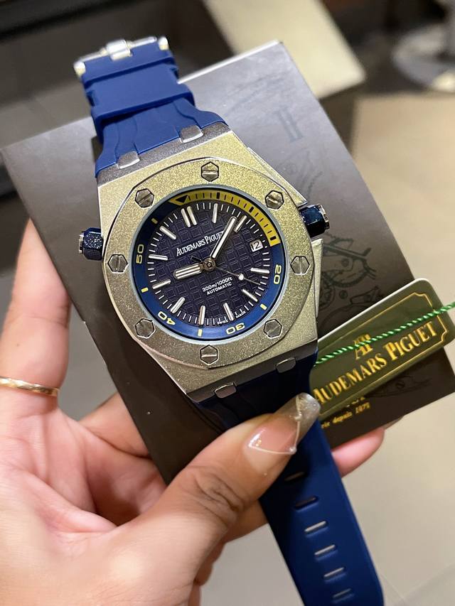 爱彼A Audemars Piguet 15710St.Oo.A002Ca.01皇家橡树离岸型 男士机械腕表，搭配全自动机械机芯 反炫光玻璃 采用磨砂表壳，搭配