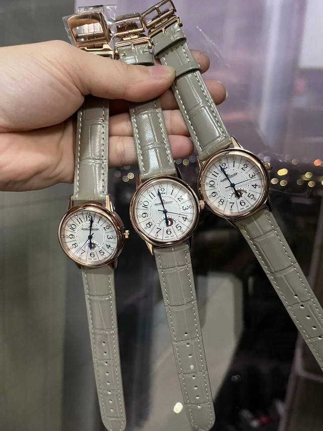 热播剧三十而已 顾佳同款！积家 Jaeger-Lecoultre 约会系列腕表，再次展现女性腕表的新高度与新水准。积家此次呈现的新作是制表大师与珠宝工艺大师、不