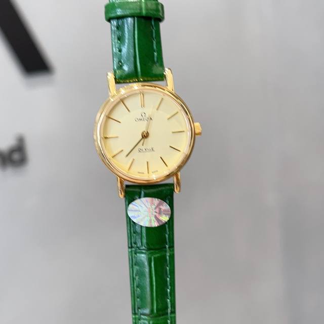 皮带白 枚 #中古欧米茄 Vintage西洋Longines简约小金豆，简直太别致了！小尺寸26Mm低调又不失细节的美，表盘刻度也太纤细秀气了吧！复古独特，上手