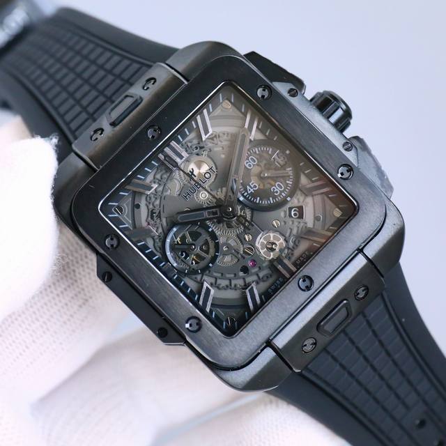 统一价： 全新核心作品 Hublot 宇舶表荣耀发布全新Square Bang Unico腕表 恒宝方形大爆炸 精钢打造轻盈贴手舒适 不计成本采用蓝宝石玻璃 采