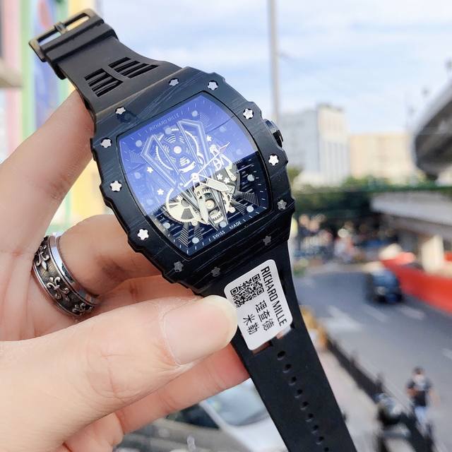 经典高端 理查德米勒 Richardmille Rm11，尺寸：40X50X16Mm 蓝光镜面 独特镂空表盘 夜光表盘指针 橡胶表带，循规蹈矩？低调一成不变？这