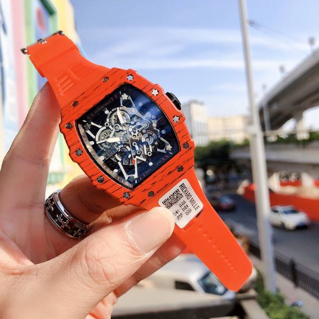 经典高端 理查德米勒 Richardmille Rm11，尺寸：40X50X16Mm 蓝光镜面 独特镂空表盘 夜光表盘指针 橡胶表带，循规蹈矩？低调一成不变？这