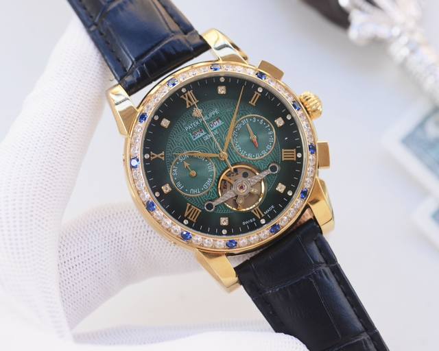 尊享价： 品牌：百达翡丽-Patek Philippe 类型：男士腕表 壳套：顶级版316精钢L 表带：进口小牛皮表带 机芯：全自动进口机械机芯 镜面：矿物质防