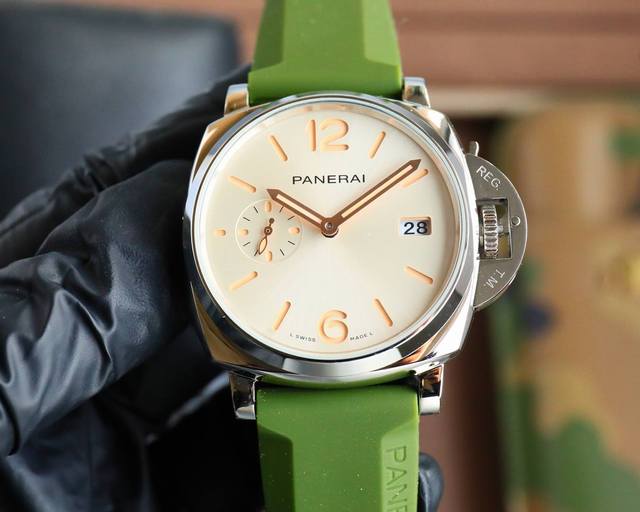 白壳 玫壳 7V7厂迪丽热巴同款超薄小尺寸 沛纳海-Panerai Luminor Due系列 机芯采用海欧自动机械机芯 表径:42Mm 整个壳身厚度得以降低近