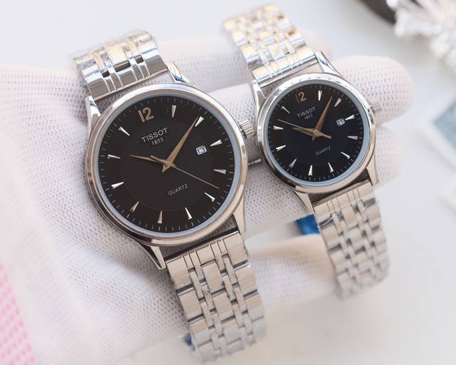 白壳 ，金壳 ，钢带20 品牌：天梭-Tissot 类型：情侣腕表 壳套：顶级版316精钢L 表带：进口小牛皮表带 316L精钢表带 机芯：进口石英机芯 镜面：