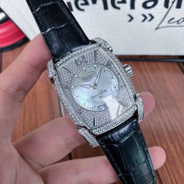 帕玛强尼-Parmigiani 全新Kalpa贝壳母满钻系列 始于芯-示于形』正装男士机械腕表、搭载进口西铁城机械机芯 零返修』、6字位大日历窗口显示、原装剑形