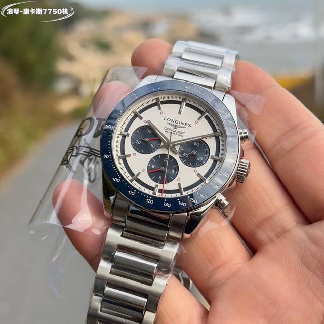 新品 浪琴 Longines-浪琴康卡斯悦动凭借其独特的设计，实用的功能和舒适的佩戴体验，成为了一款备受推崇的精品时计。 1字面是独特的“熊猫眼”主要有“黑白”