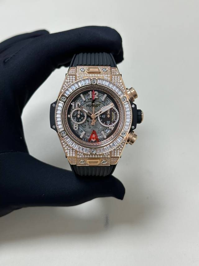 Hublot 宇舶表Big Bang 大爆炸系列 顶级神器 全新定制恒宝专属Unico Hub 1280自动上链计时机芯 3字位镂空日历环，3字盘60分钟计时,