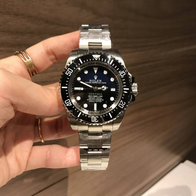 劳力士 深潜型 新款渐变鬼王 Rolex Deepsea D-Blue 126660，搭配瑞士2836机芯，比黑水鬼更霸气。