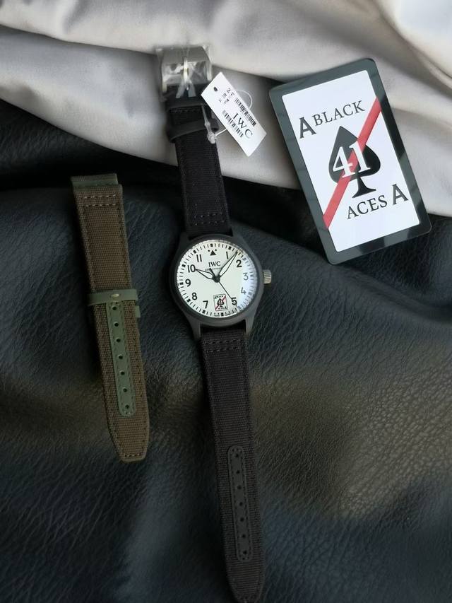 Xr全新力作匠心传承Iwc 万国飞行员系列 Pilot’S Watch Automatic 41 Black Aces 独家定制版本！ 原版一致大三针腕表及 夜