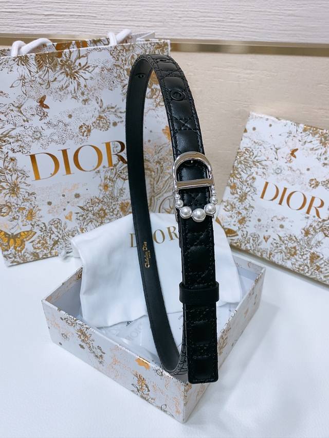 特 Dior Montaigne Jolie Belt 光滑小牛皮和白色树脂珍珠 饰有*Christian Dior*标志 羊皮菱格腰带2.0Cm