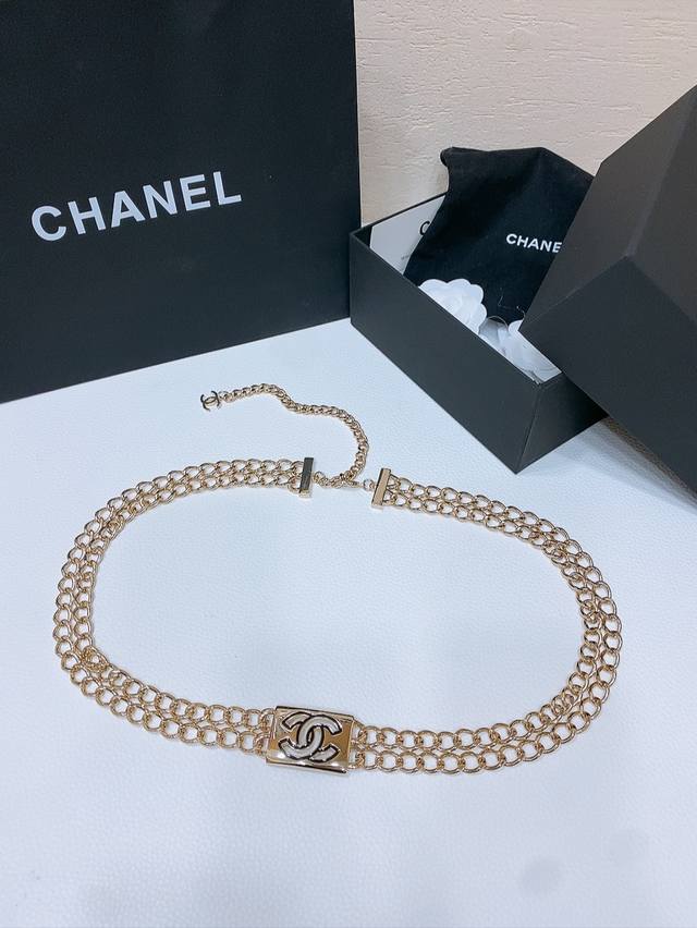 特 Chanel 25早春链条腰带 金属与树脂黑 白 Cc经典Logo镂空标志 浅金色金属 均码