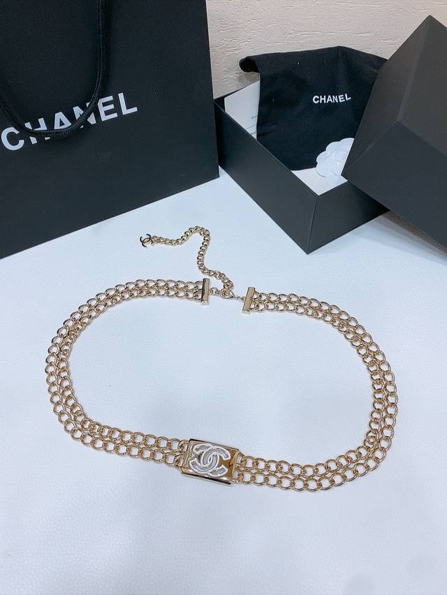 特 Chanel 25早春链条腰带 金属与树脂黑 白 Cc经典Logo镂空标志 浅金色金属 均码