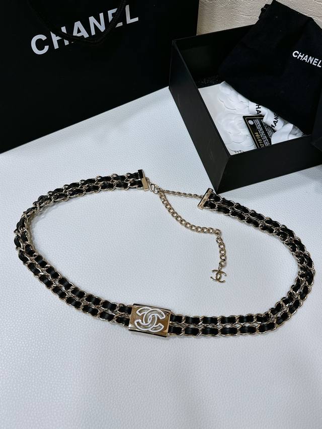 特 Chanel 25早春链条腰带 金属与树脂黑 白 Cc经典Logo镂空标志 浅金色金属 均码 - 点击图像关闭