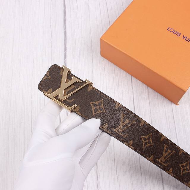 特 路易威登 Lv 全套包装 40Mm宽度 正品一体铸造五金钢扣，原厂皮料 双面原厂定制面料，可双面使用！区别市场货