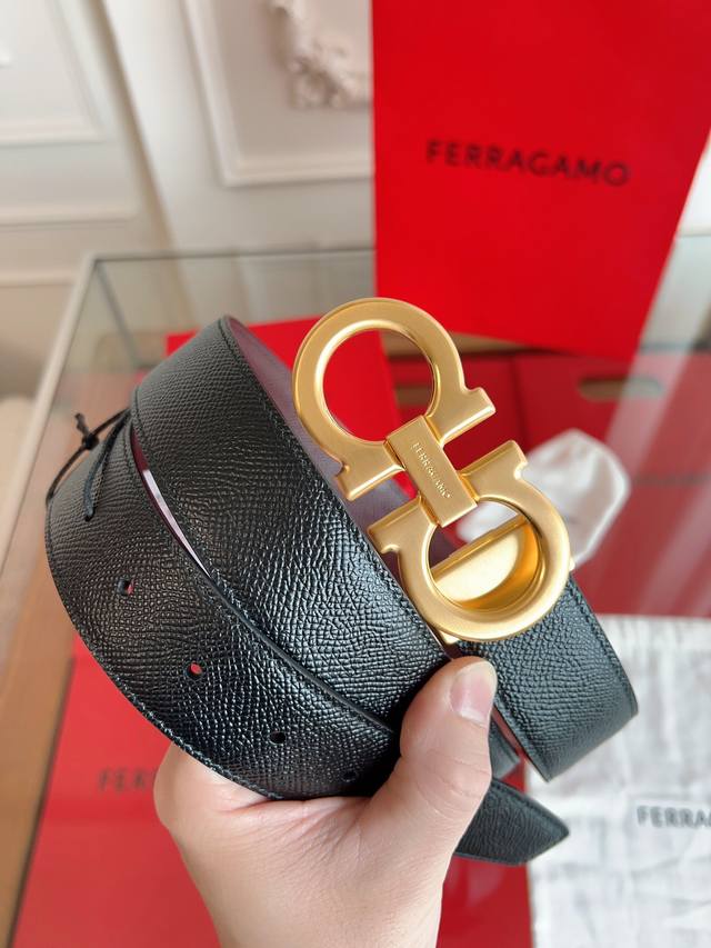 特 Ferragamo 菲拉格慕 官网同款早秋新品 宽度:3.5Cm 代购品质 带身双面进口小牛皮 支持芯片扫码 长度可自行裁剪 让你体验专柜般的感觉 经典款升