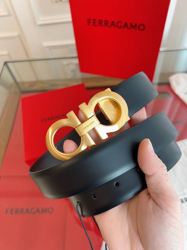 特 Ferragamo 菲拉格慕 官网同款早秋新品 宽度:3.5Cm 代购品质 带身双面进口小牛皮 支持芯片扫码 长度可自行裁剪 让你体验专柜般的感觉 经典款升